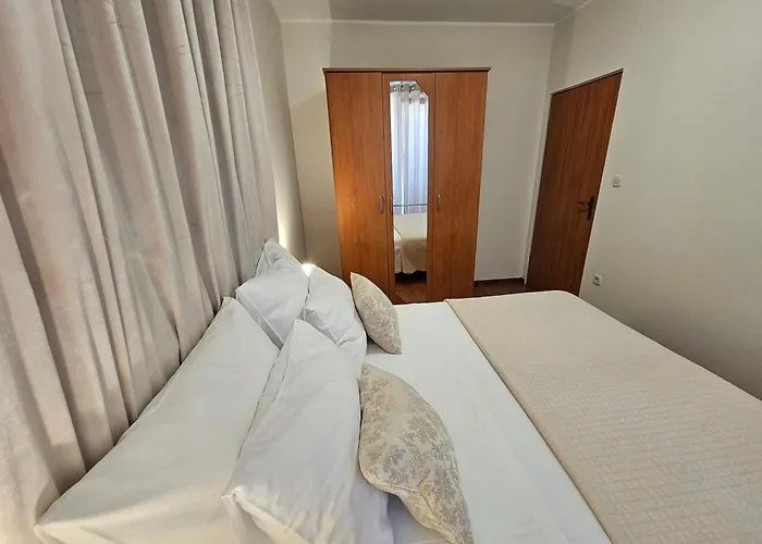 Family Suzi Ρόβινι