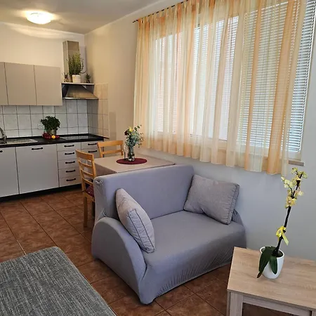 Family Suzi 아파트 로비니